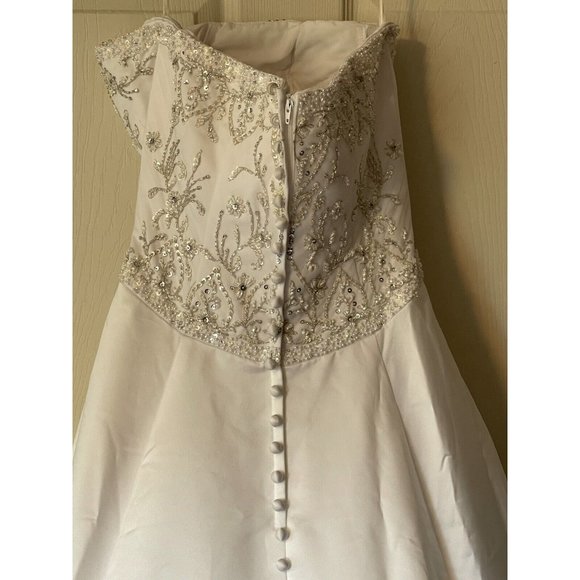 Beautifully Designed Bonny Bridal Wedding Dress with Veil, Slip, Garment Bag - Picture 6 of 12